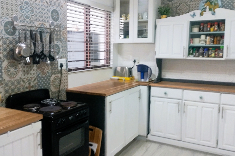 5 Bedroom Property for Sale in Kingfisher Creek Western Cape